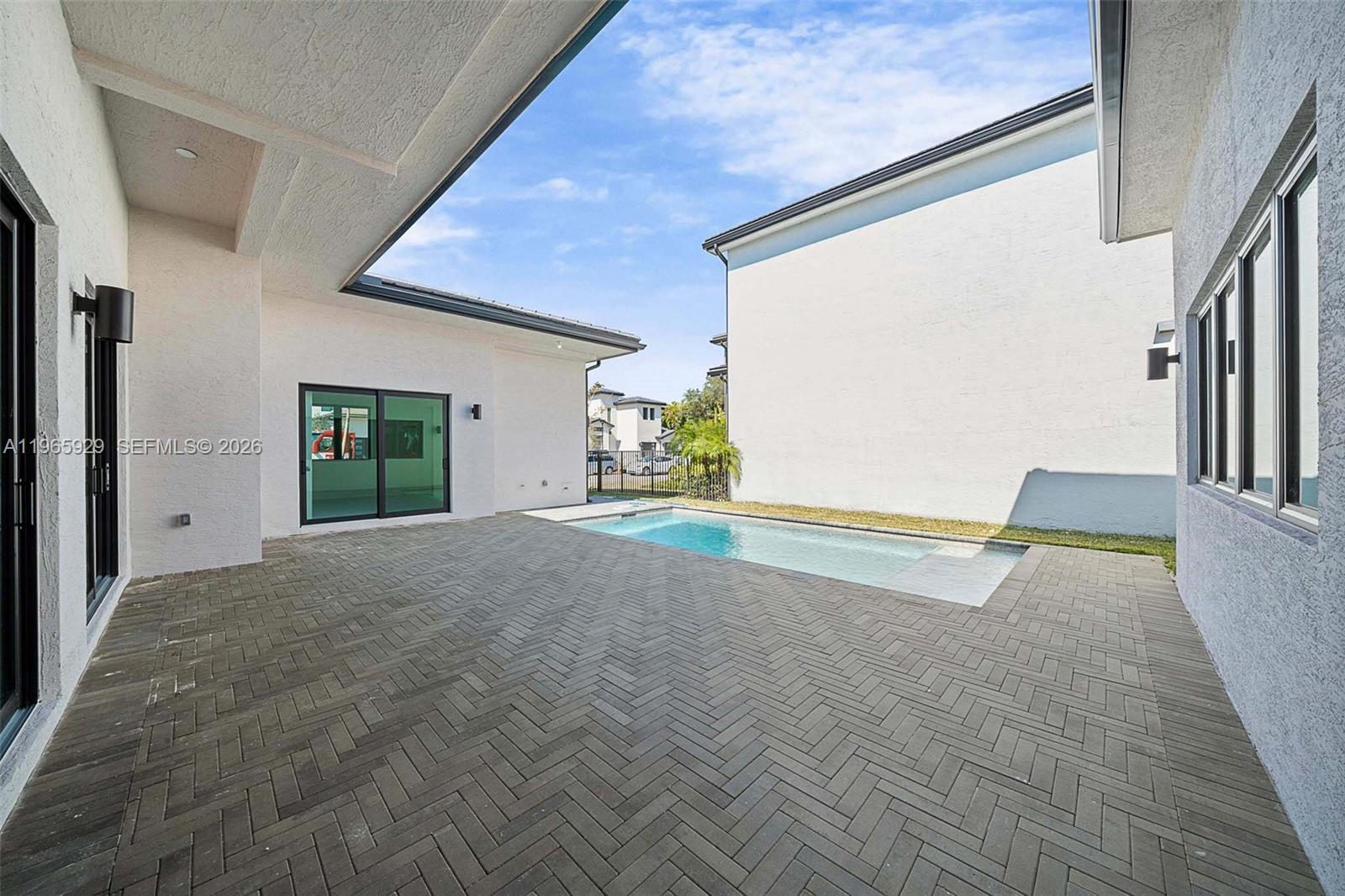 5718 W Ashwood Cir W Hollywood, FL 33312