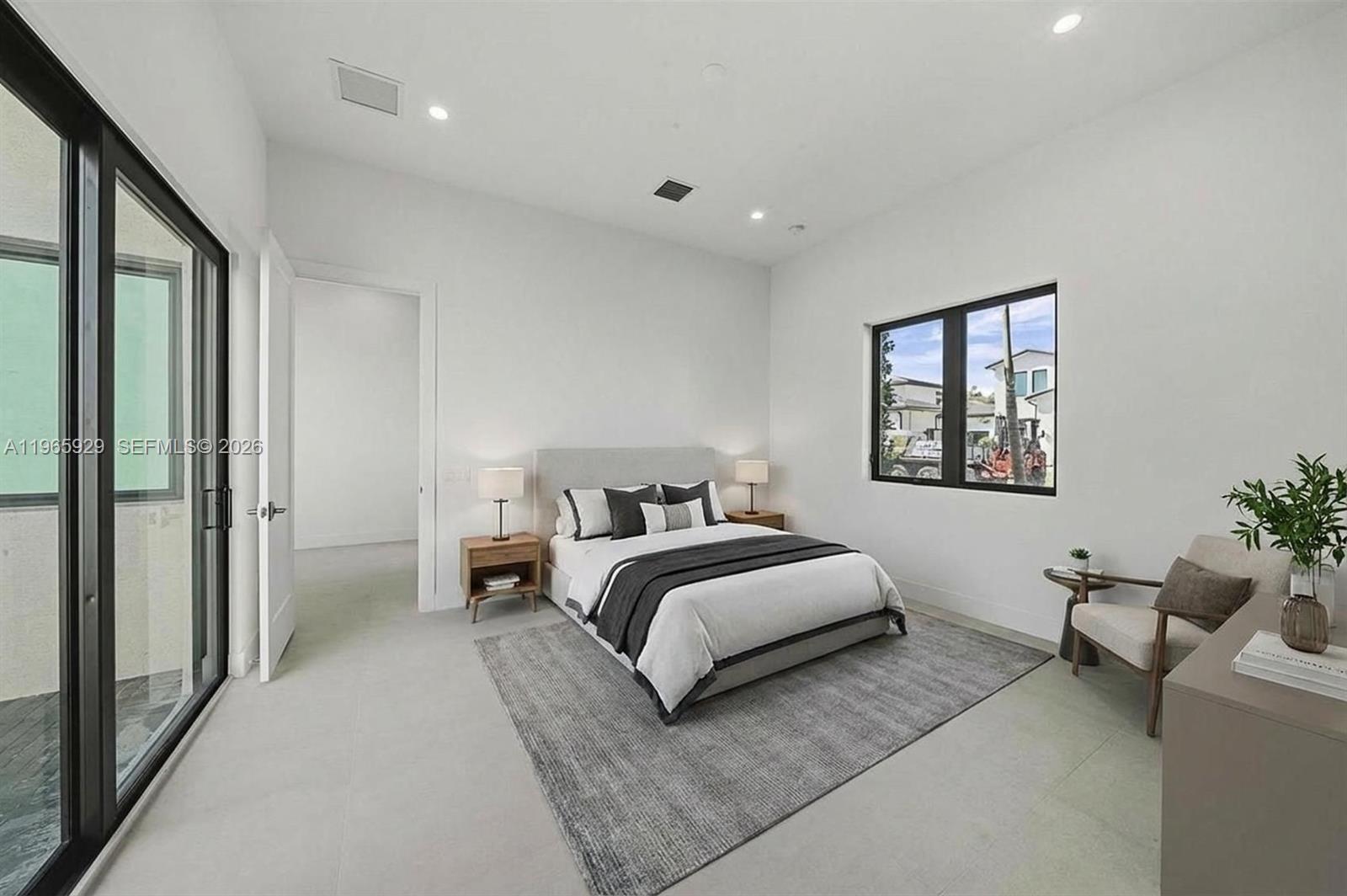 5718 W Ashwood Cir W Hollywood, FL 33312