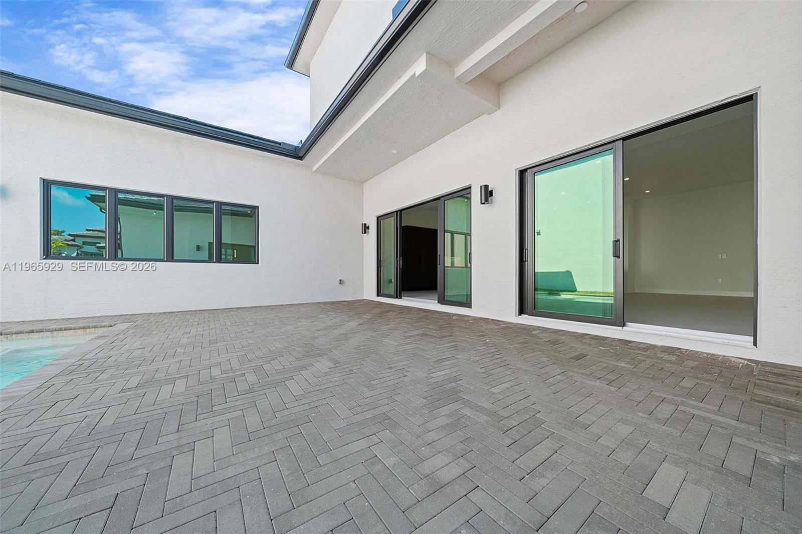 5718 W Ashwood Cir W Hollywood, FL 33312