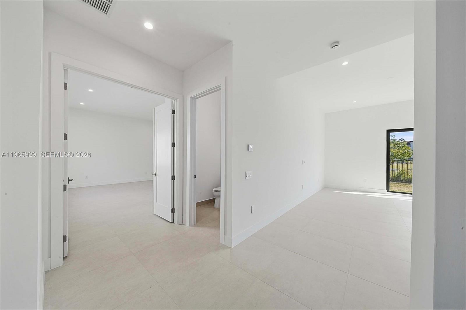 5718 W Ashwood Cir W Hollywood, FL 33312