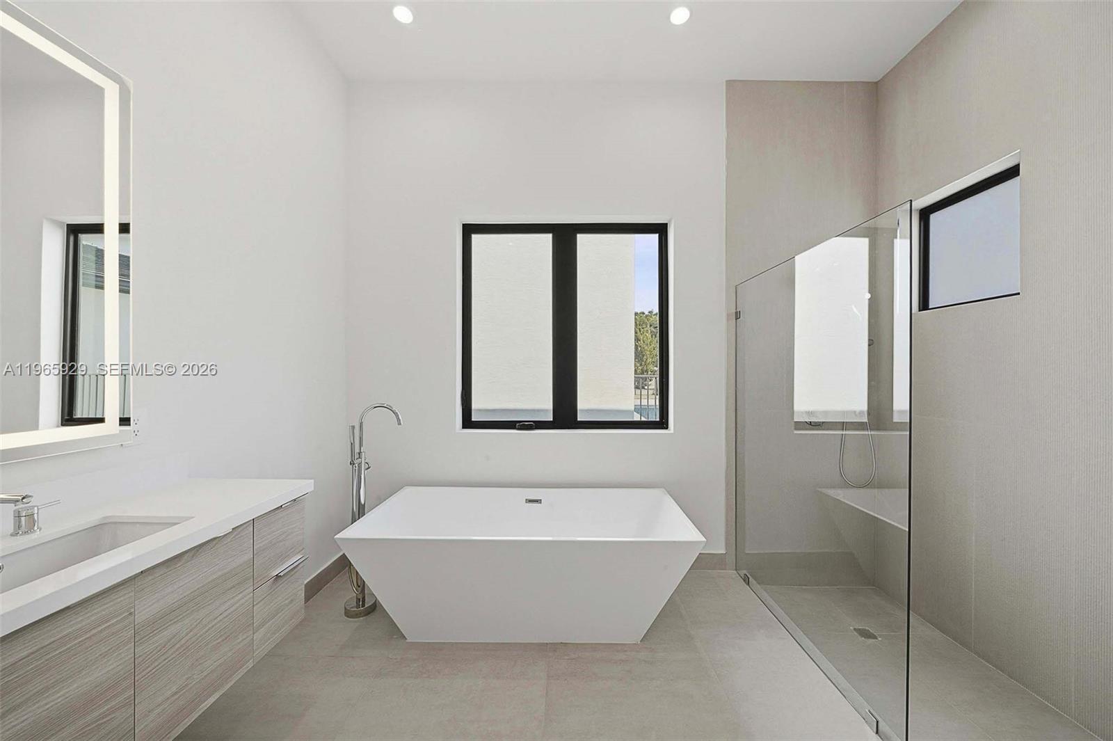 5718 W Ashwood Cir W Hollywood, FL 33312