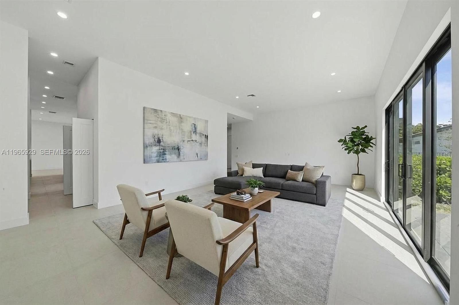 5718 W Ashwood Cir W Hollywood, FL 33312