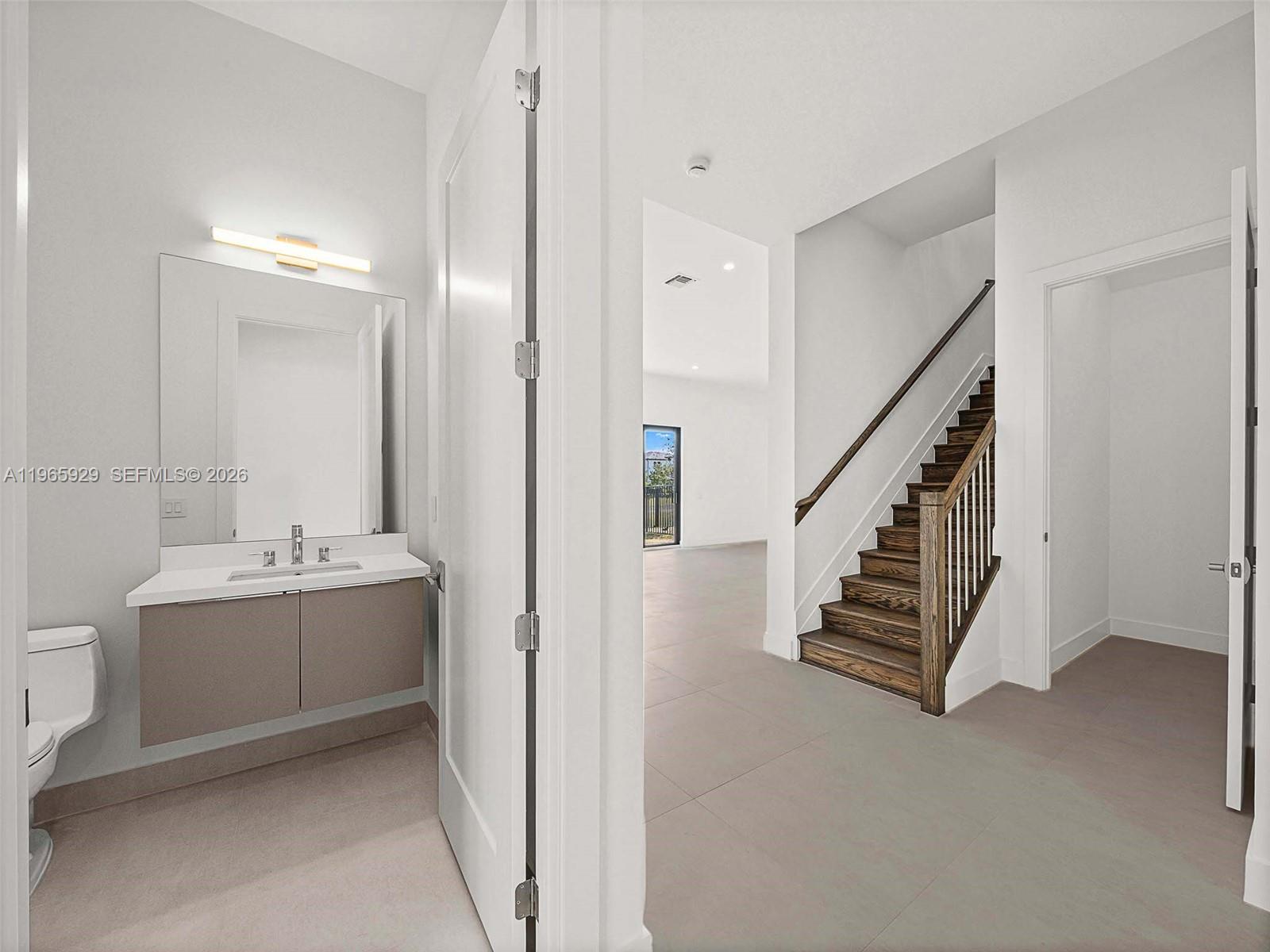 5718 W Ashwood Cir W Hollywood, FL 33312