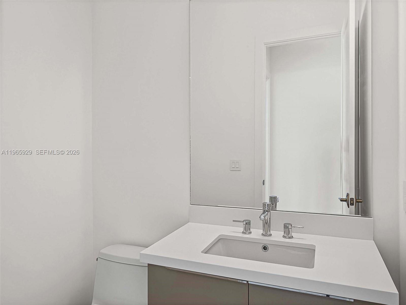 5718 W Ashwood Cir W Hollywood, FL 33312