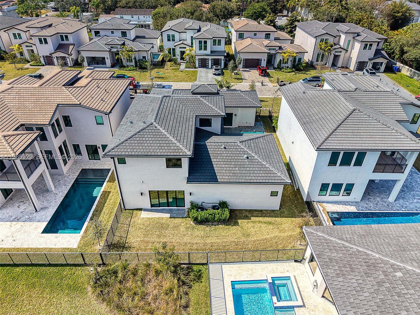 5718 W Ashwood Cir W Hollywood, FL 33312