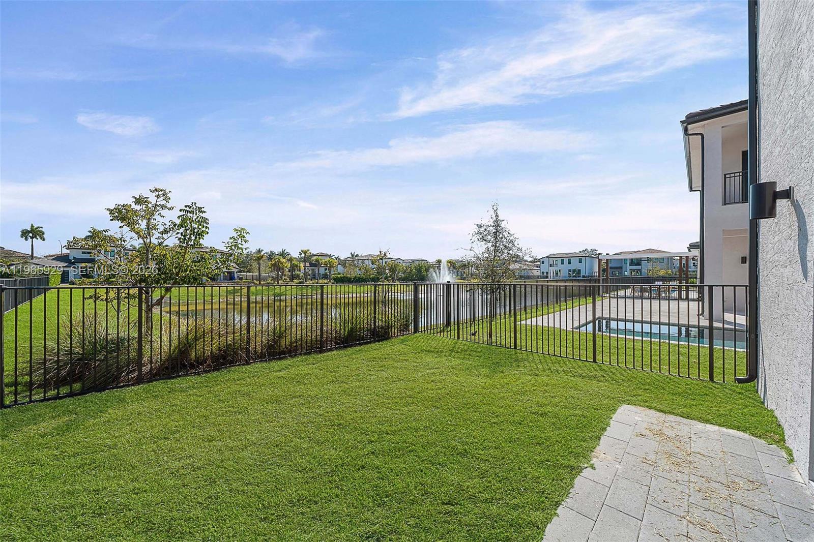 5718 W Ashwood Cir W Hollywood, FL 33312