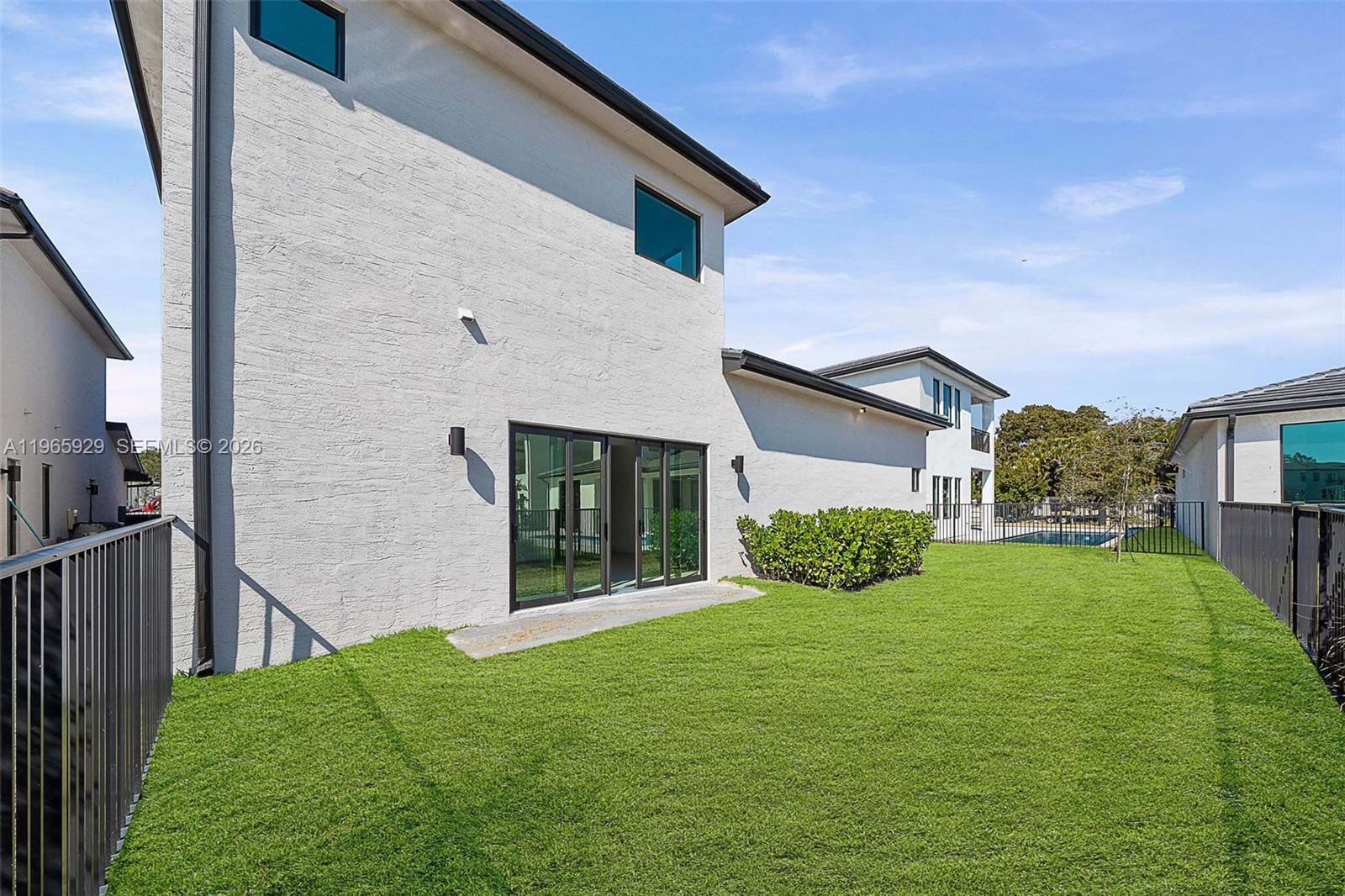 5718 W Ashwood Cir W Hollywood, FL 33312