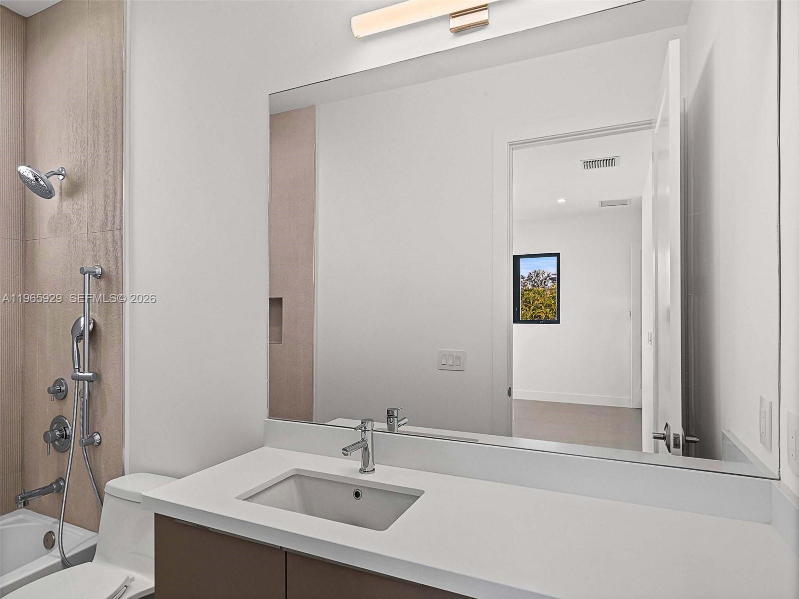 5718 W Ashwood Cir W Hollywood, FL 33312