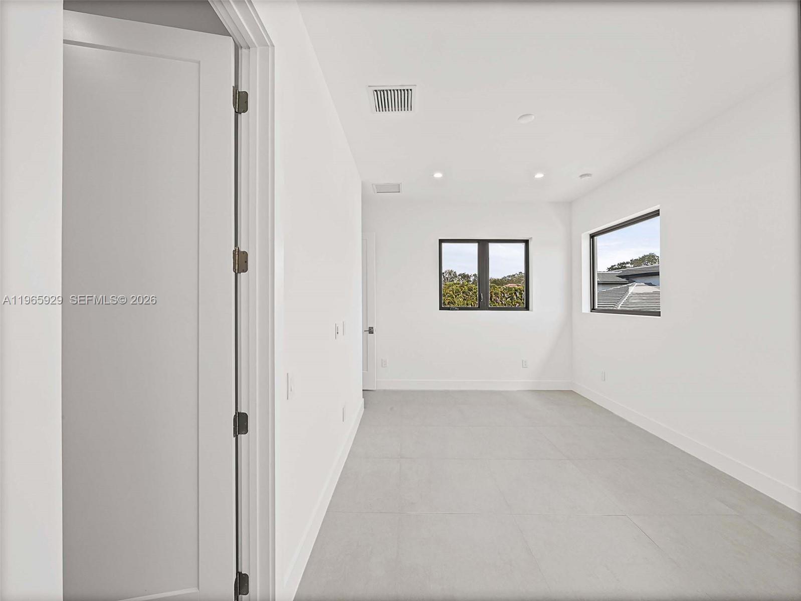 5718 W Ashwood Cir W Hollywood, FL 33312