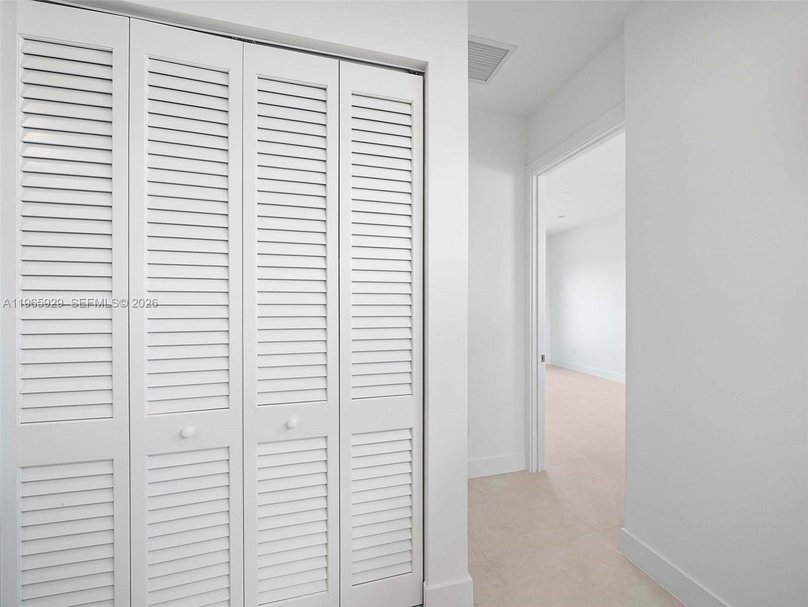 5718 W Ashwood Cir W Hollywood, FL 33312