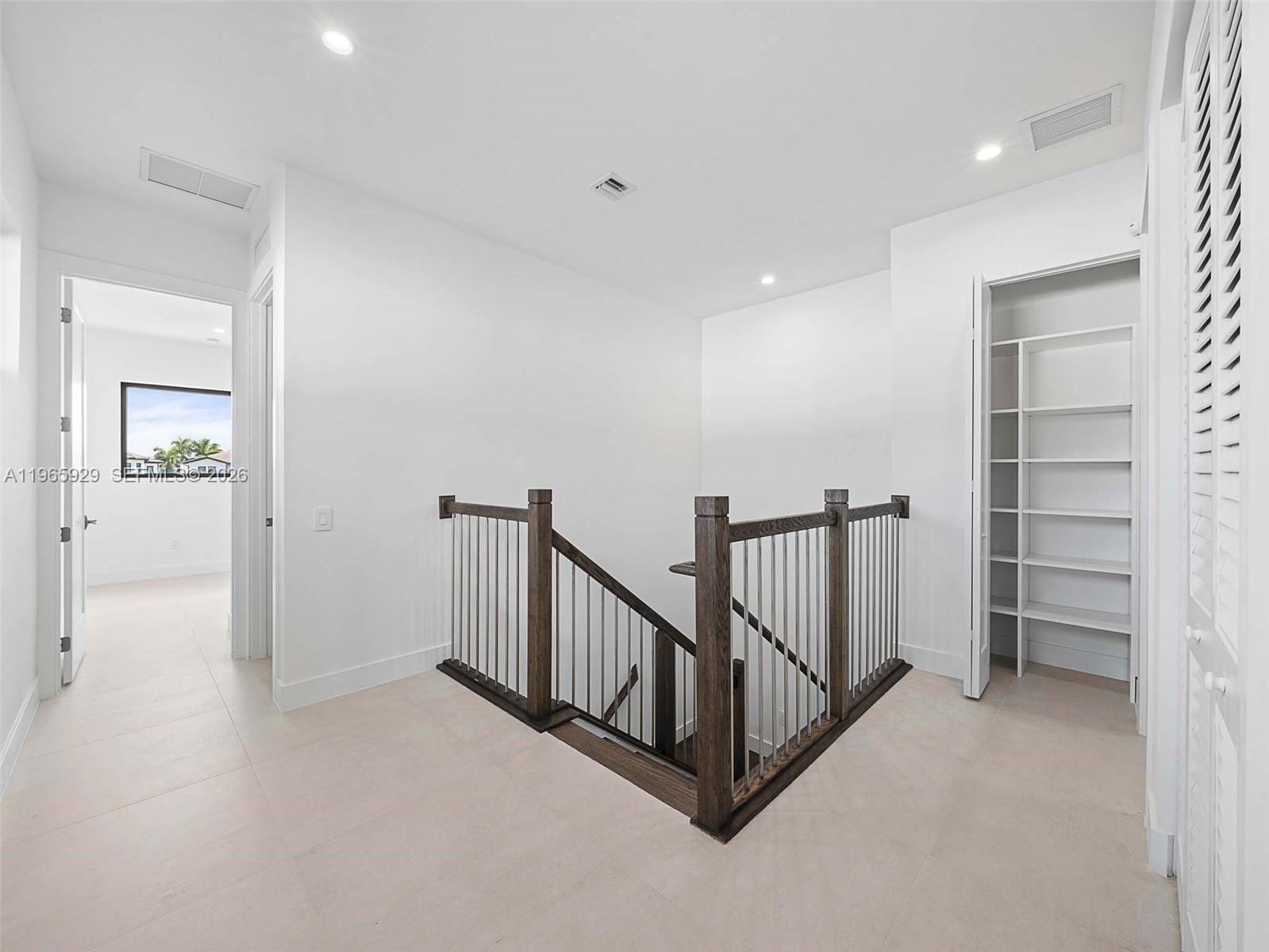 5718 W Ashwood Cir W Hollywood, FL 33312