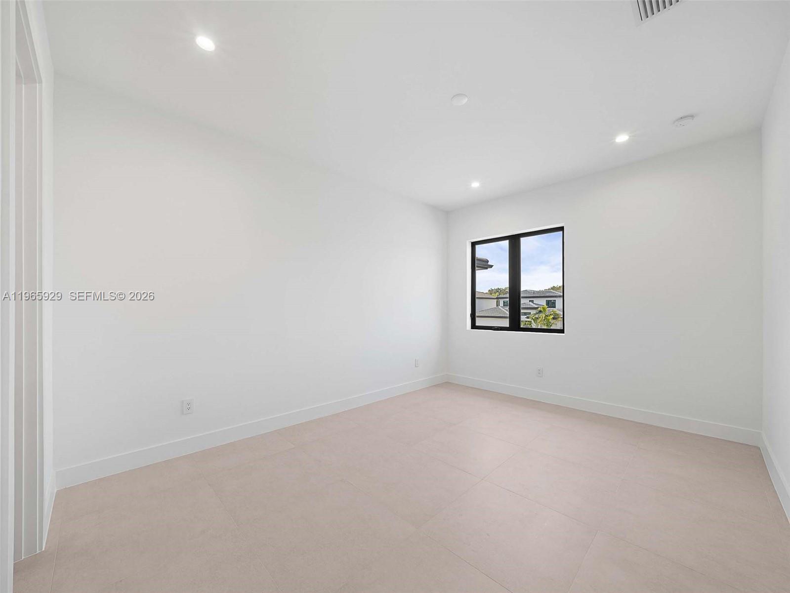 5718 W Ashwood Cir W Hollywood, FL 33312