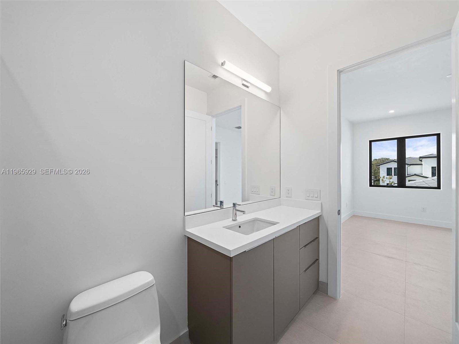 5718 W Ashwood Cir W Hollywood, FL 33312