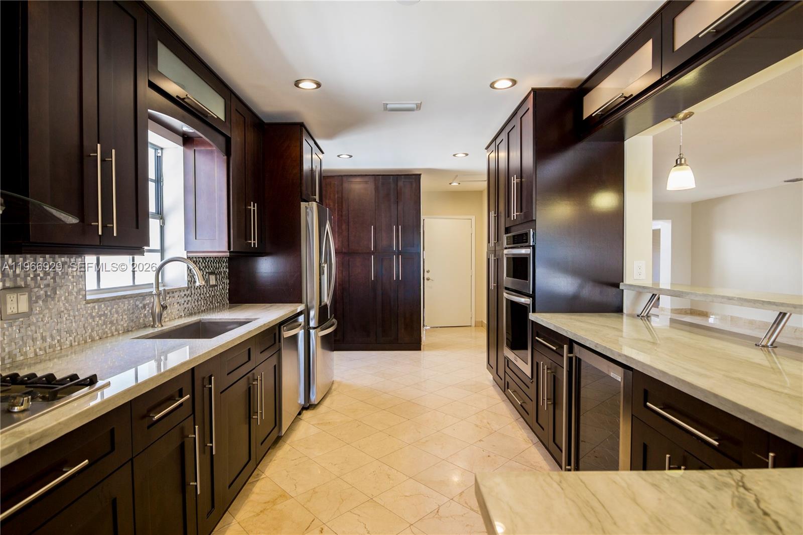 1400 Stillwater Dr Miami Beach, FL 33141