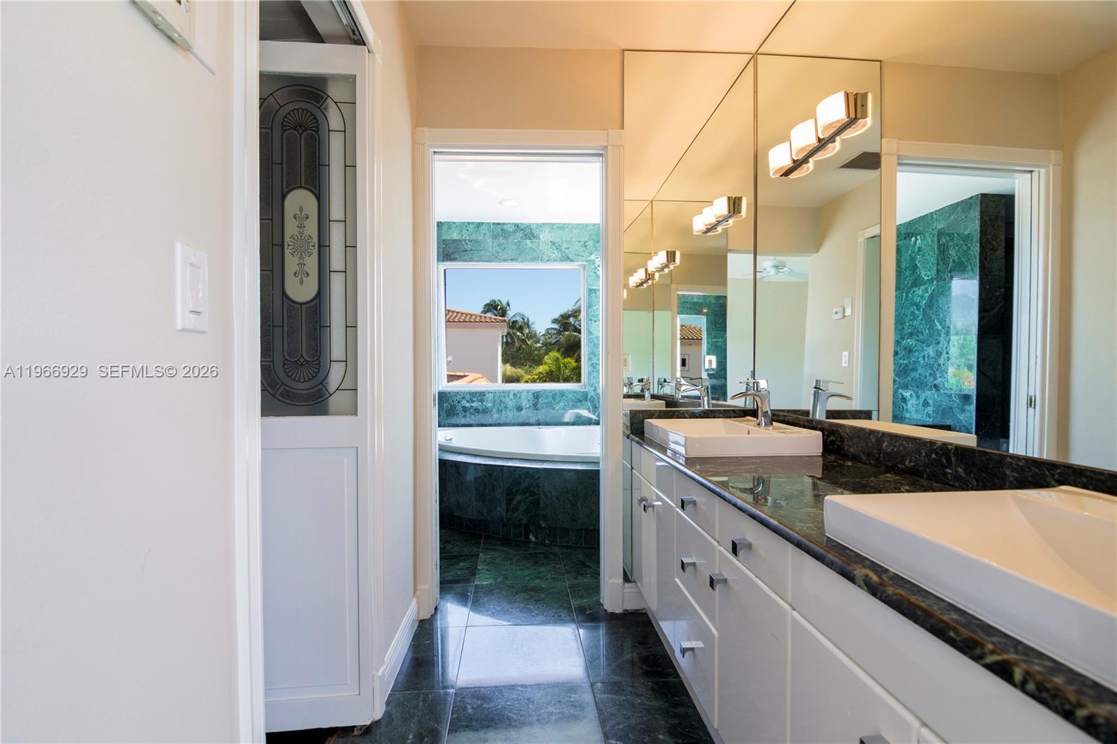 1400 Stillwater Dr Miami Beach, FL 33141