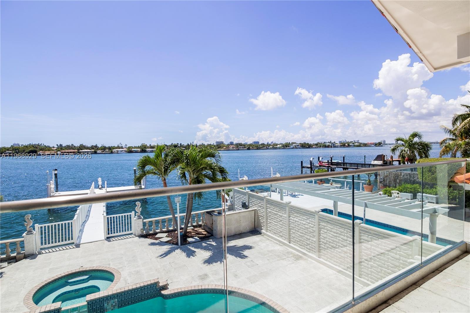 1400 Stillwater Dr Miami Beach, FL 33141