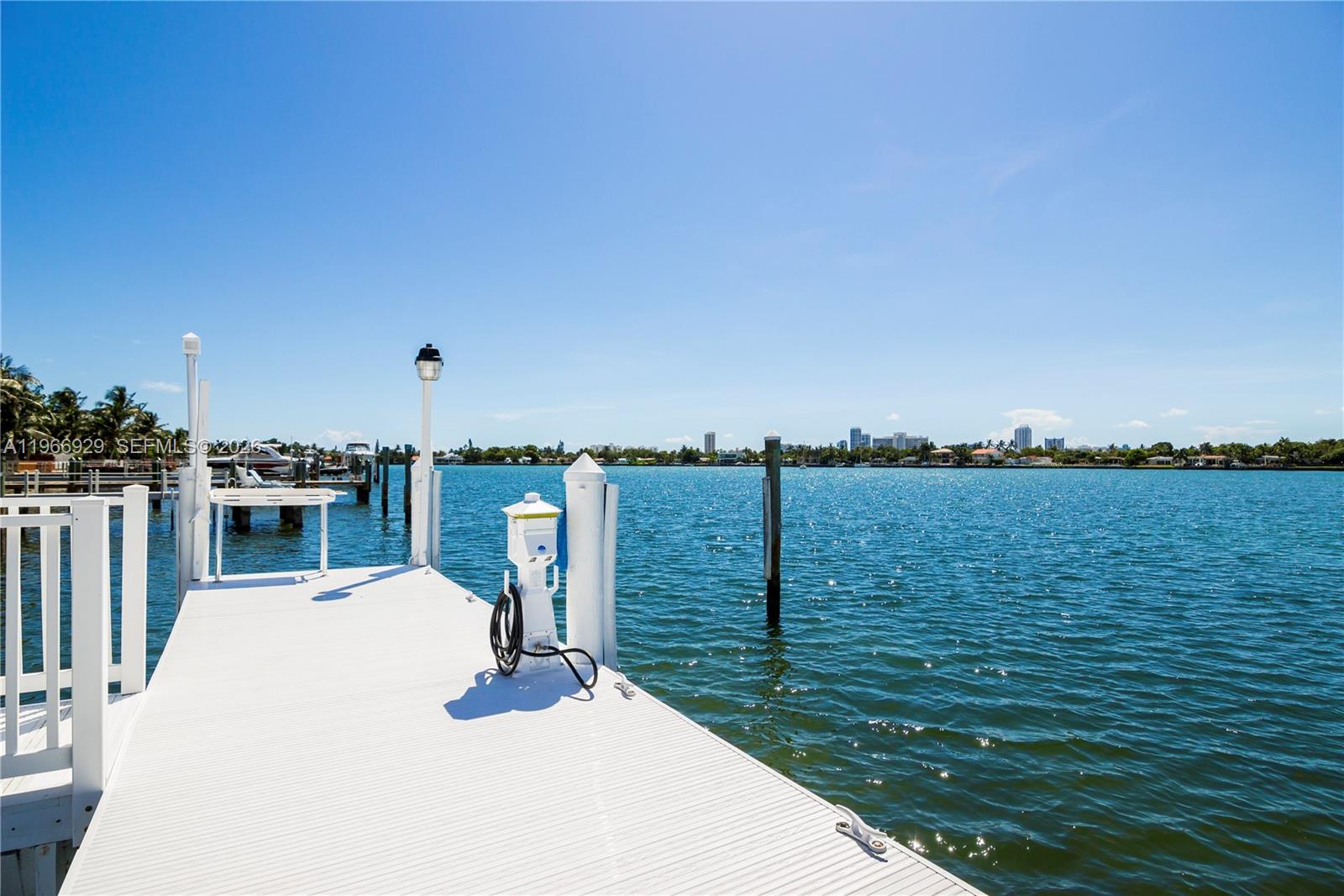 1400 Stillwater Dr Miami Beach, FL 33141