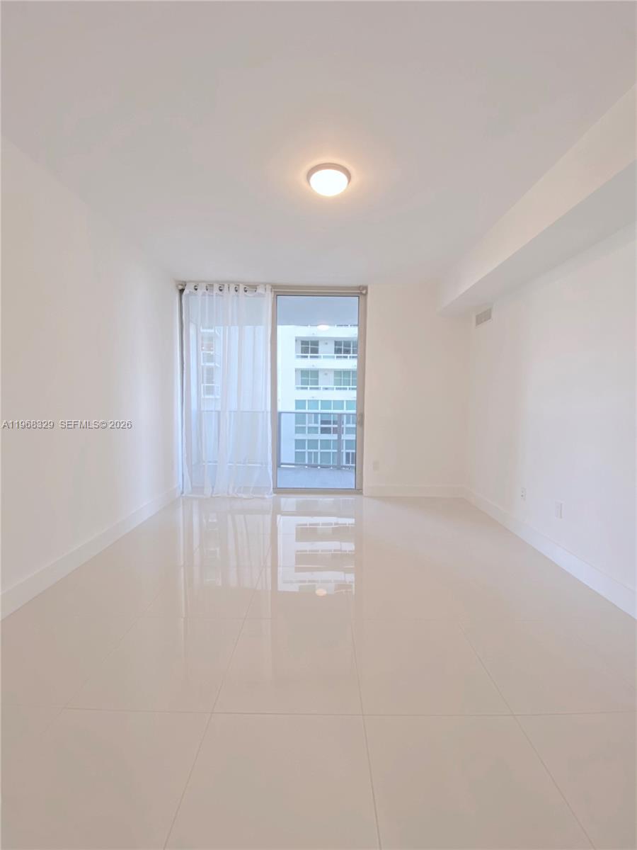 image Aria on the Bay32