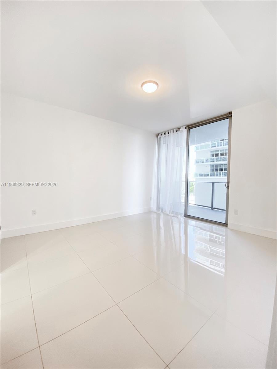 image Aria on the Bay33