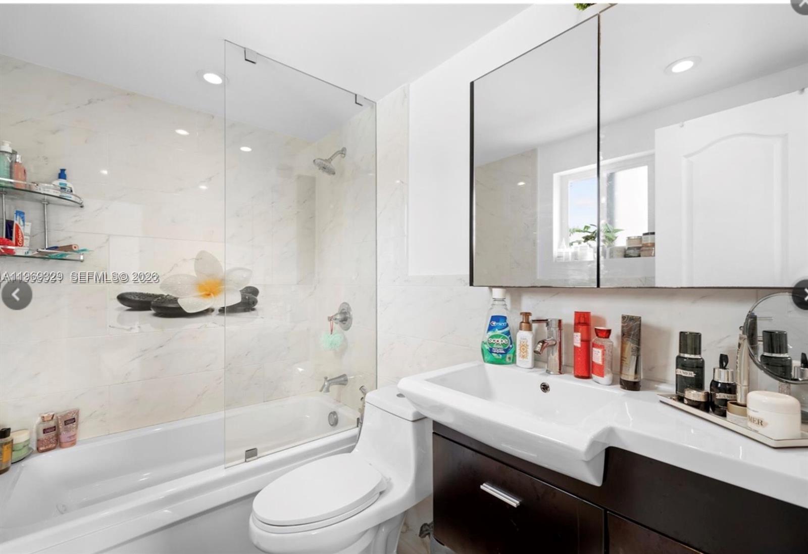 2530 SW 3rd Ave #305 Miami, FL 33129