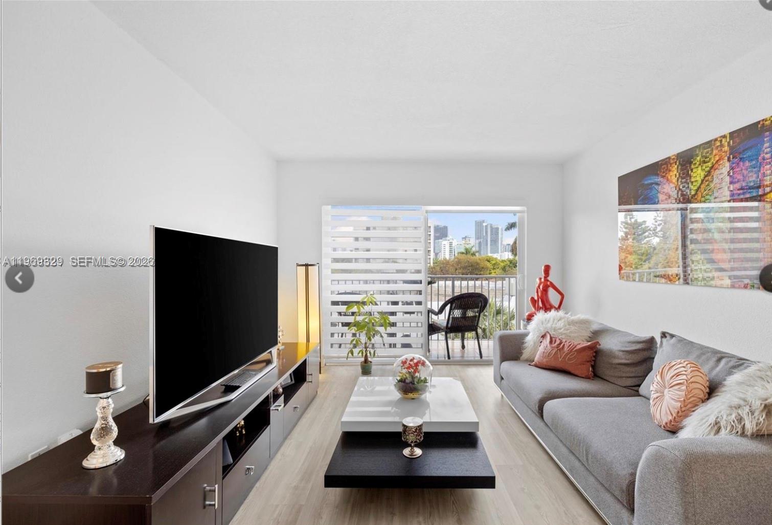 2530 SW 3rd Ave #305 Miami, FL 33129