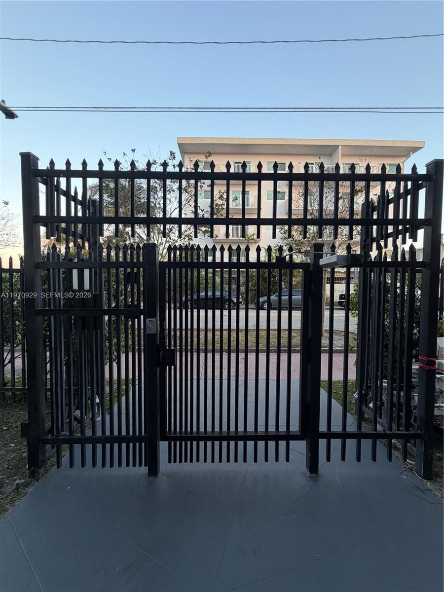 7900 Tatum Waterway Dr #506 Miami Beach, FL 33141