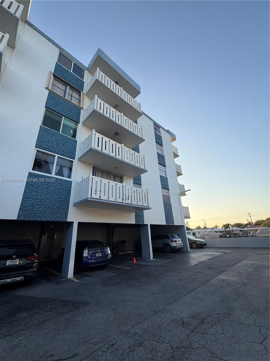 7900 Tatum Waterway Dr #506 Miami Beach, FL 33141