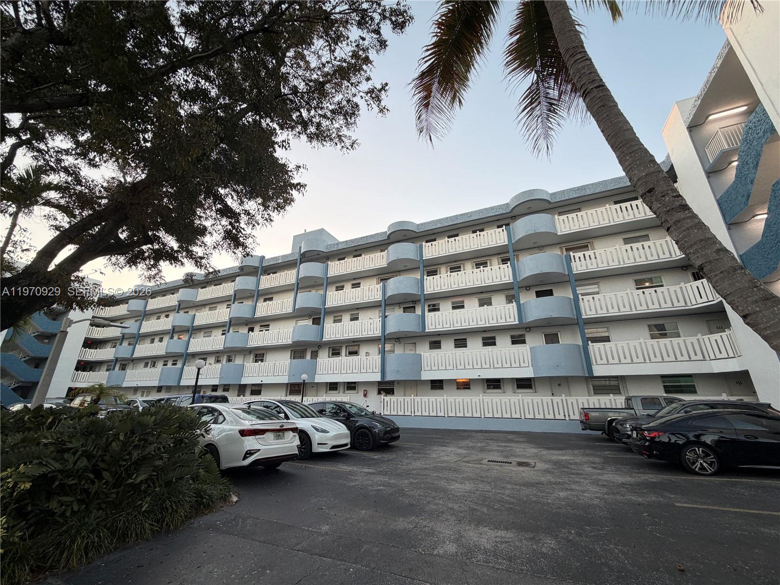 7900 Tatum Waterway Dr #506 Miami Beach, FL 33141