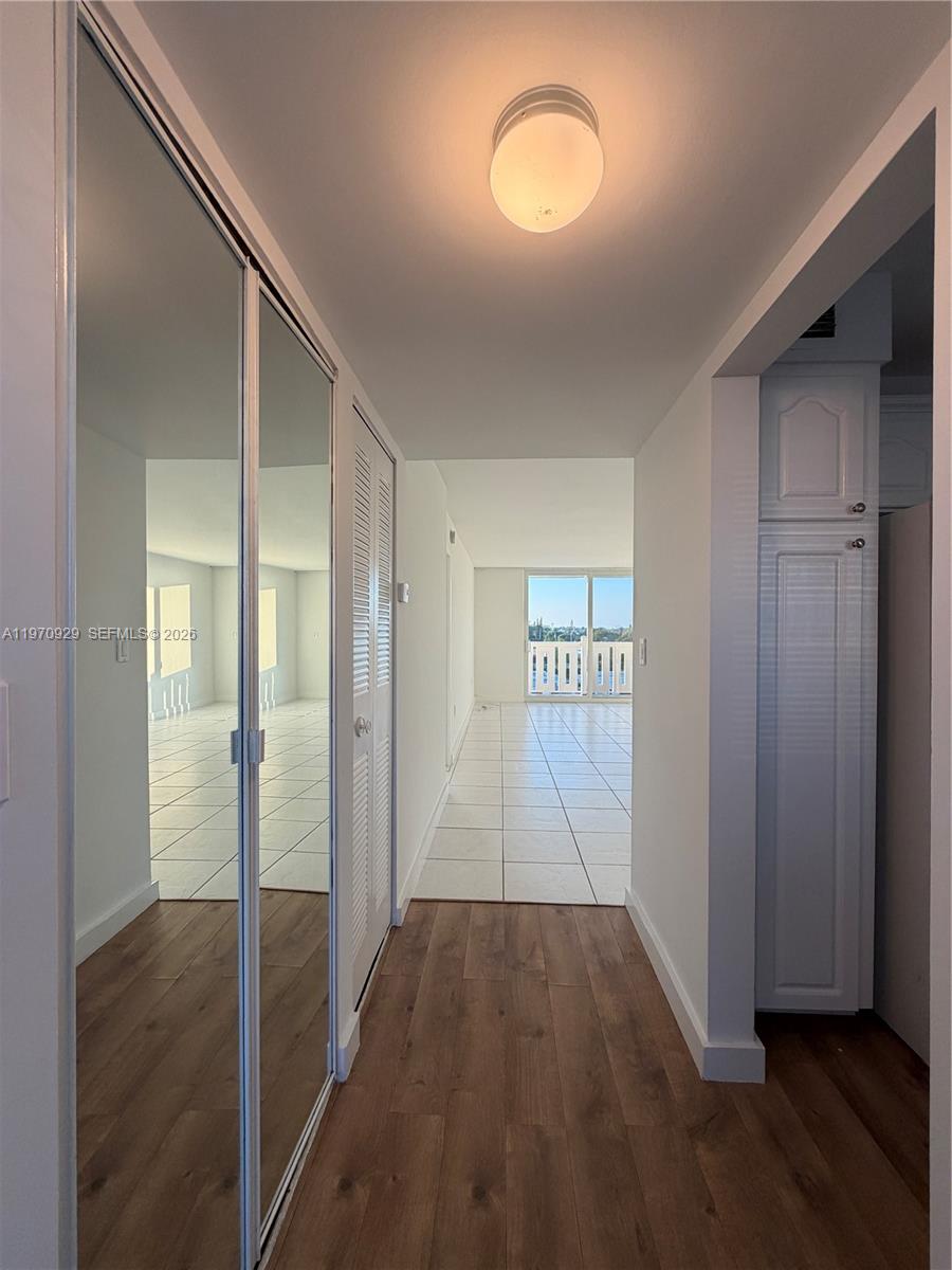 7900 Tatum Waterway Dr #506 Miami Beach, FL 33141