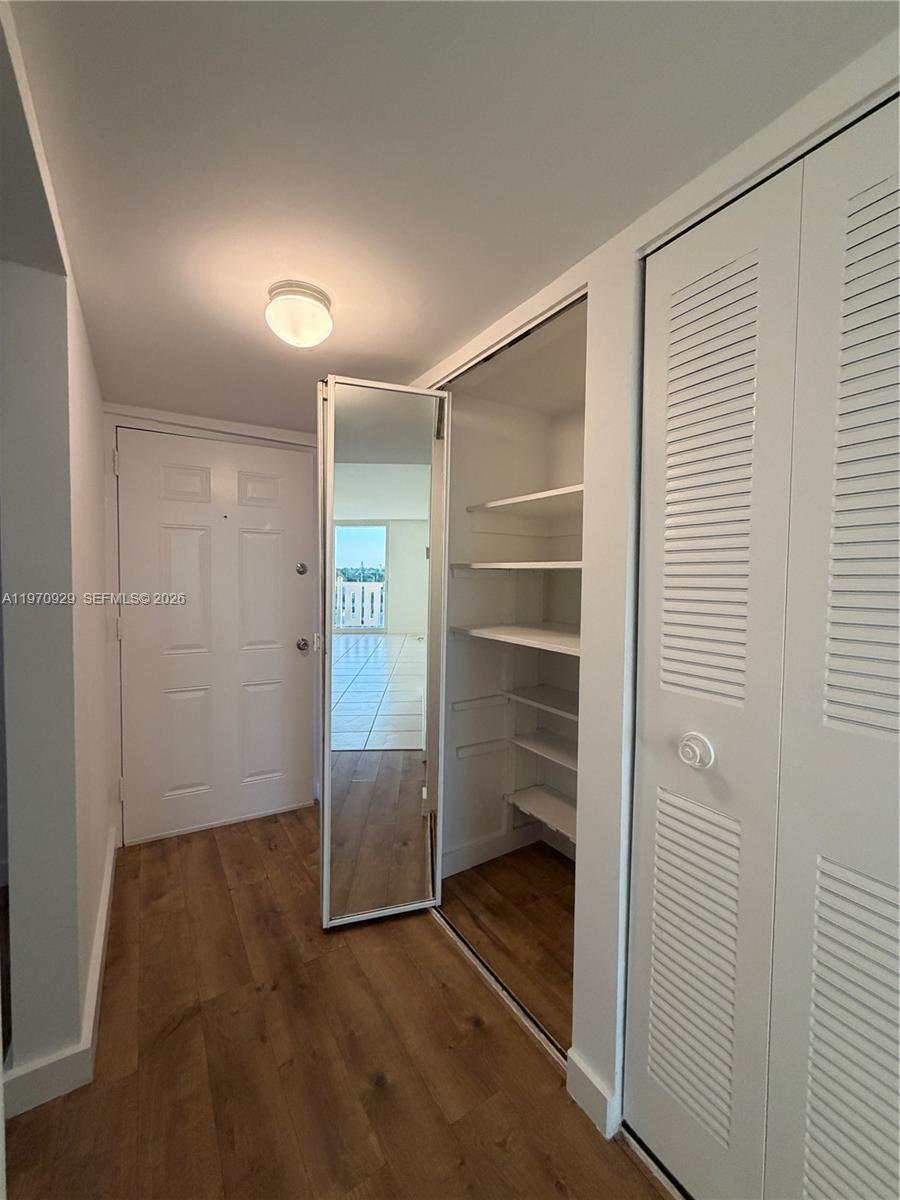 7900 Tatum Waterway Dr #506 Miami Beach, FL 33141