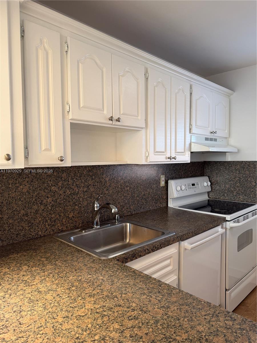 7900 Tatum Waterway Dr #506 Miami Beach, FL 33141