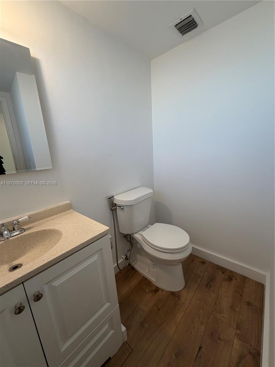 7900 Tatum Waterway Dr #506 Miami Beach, FL 33141