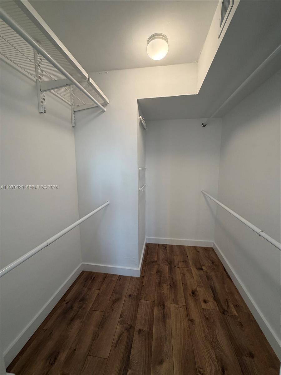 7900 Tatum Waterway Dr #506 Miami Beach, FL 33141