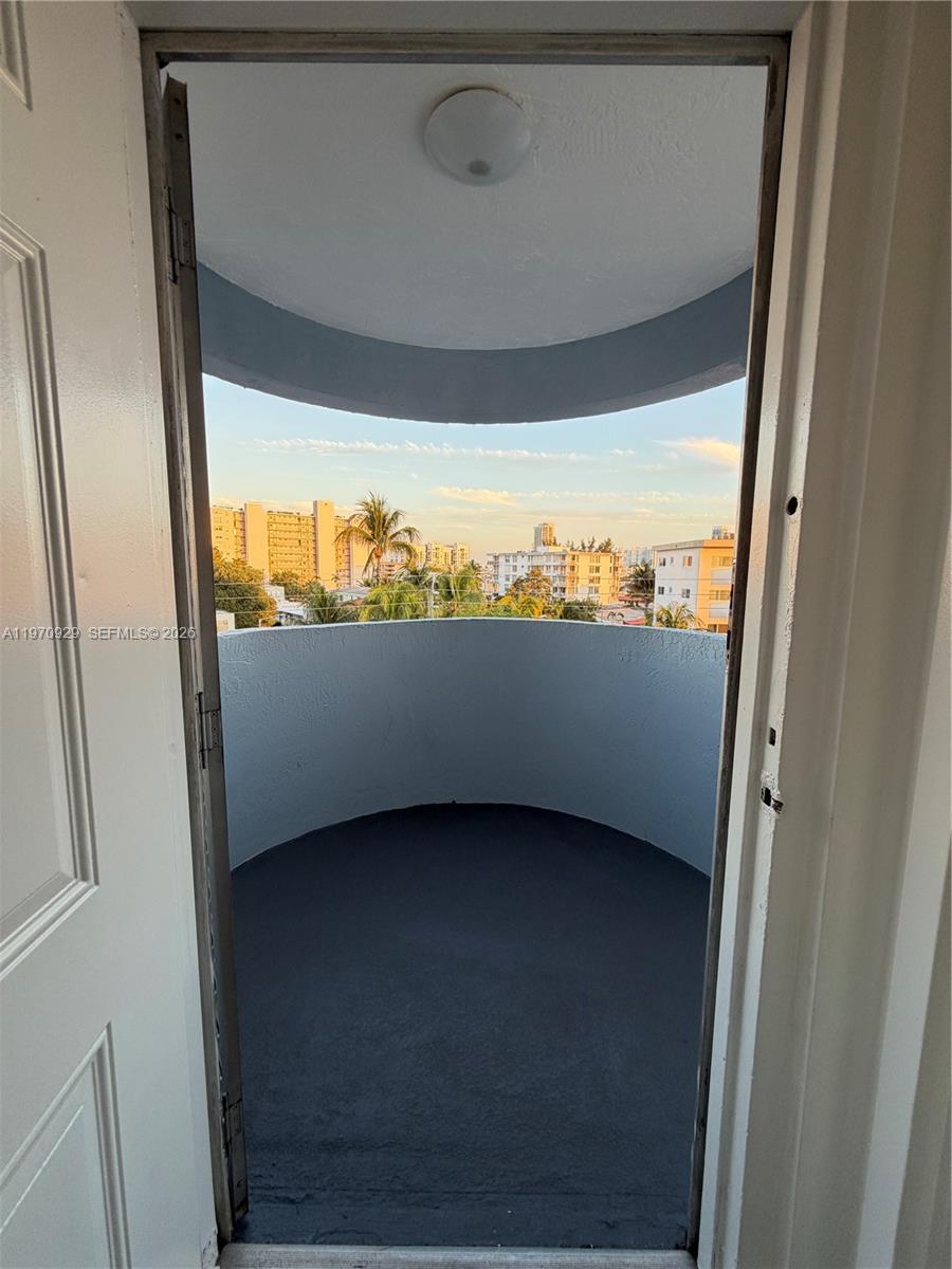 7900 Tatum Waterway Dr #506 Miami Beach, FL 33141