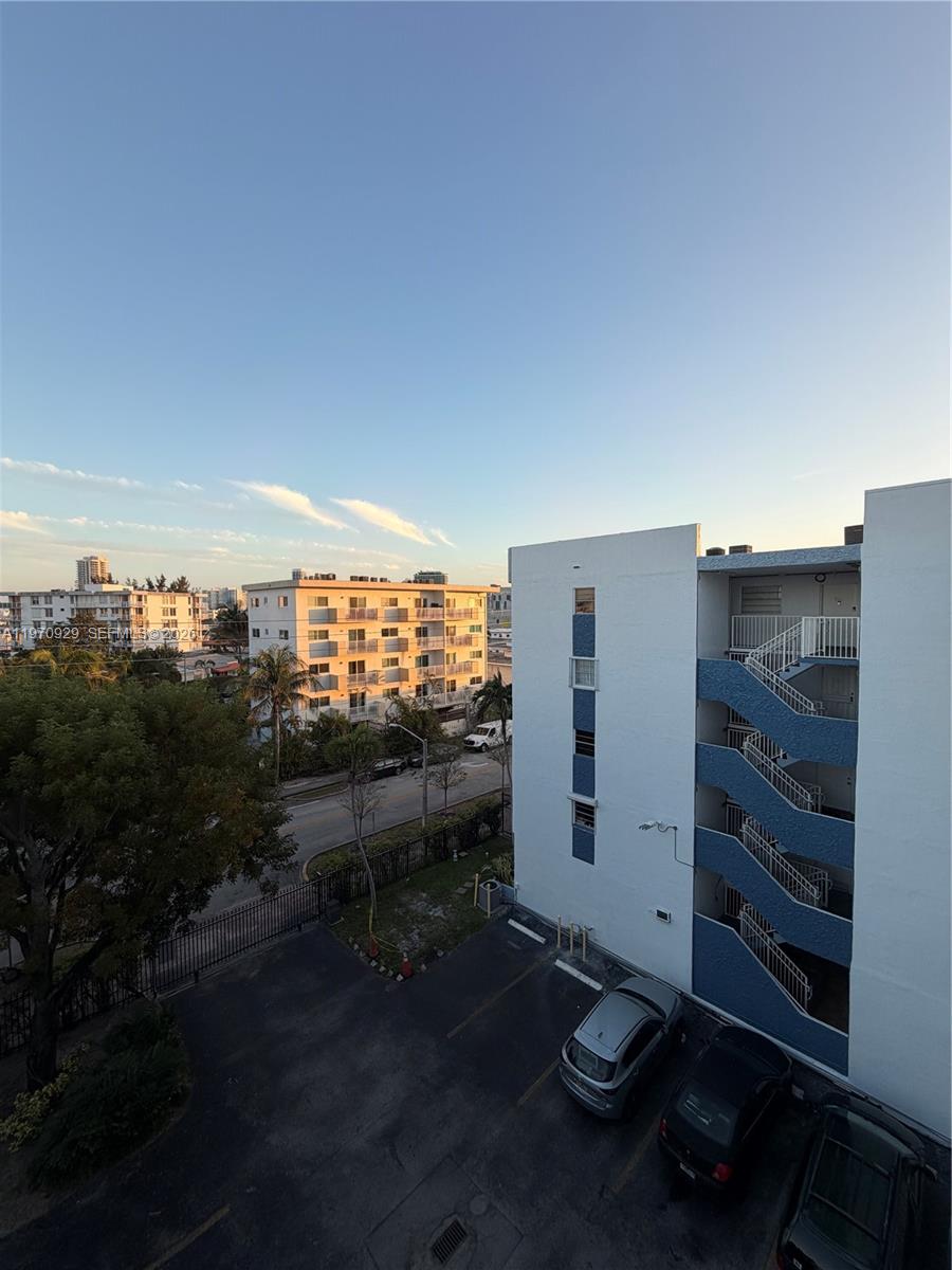 7900 Tatum Waterway Dr #506 Miami Beach, FL 33141