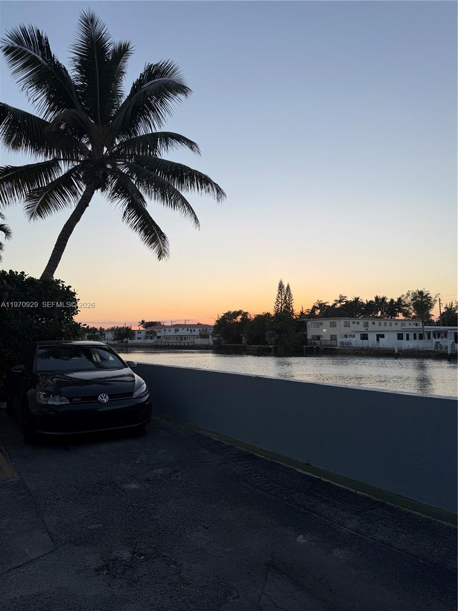 7900 Tatum Waterway Dr #506 Miami Beach, FL 33141