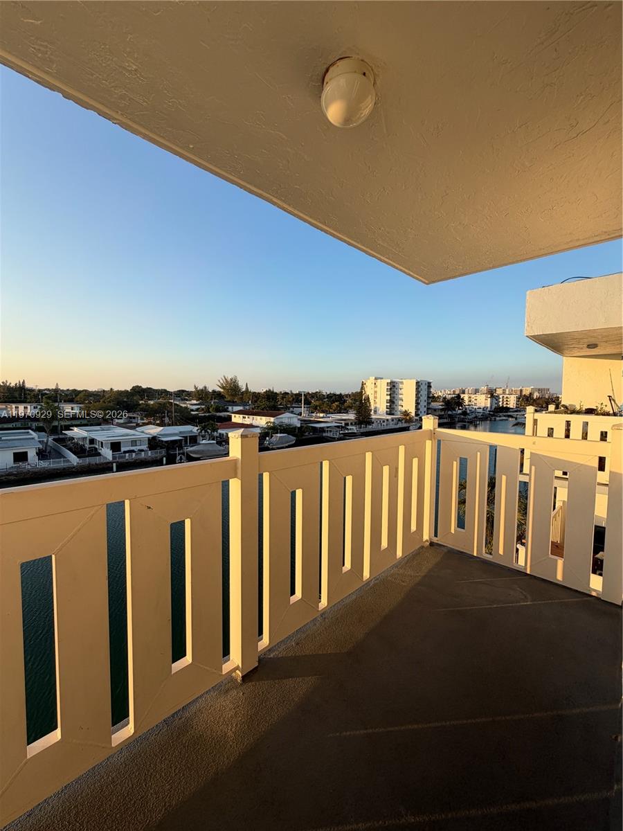 7900 Tatum Waterway Dr #506 Miami Beach, FL 33141