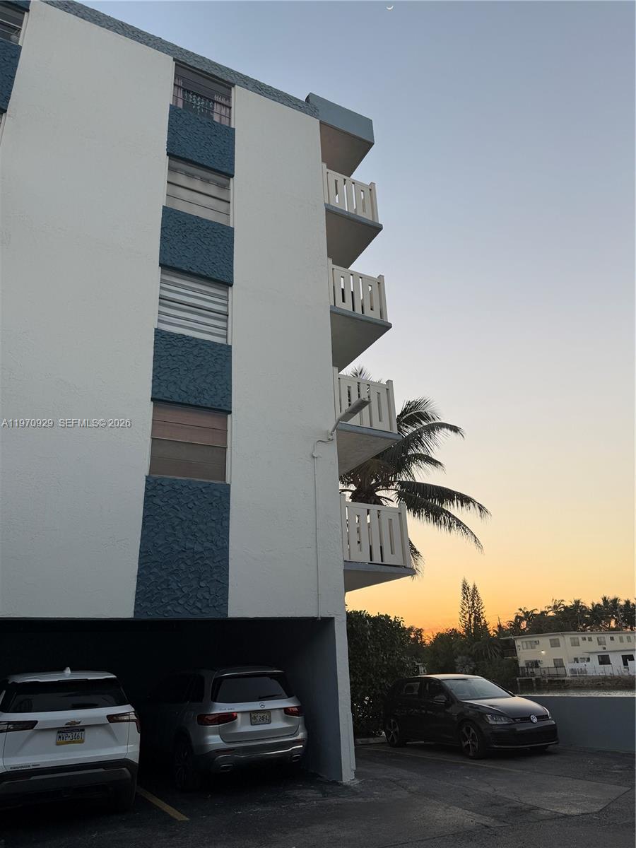 7900 Tatum Waterway Dr #506 Miami Beach, FL 33141