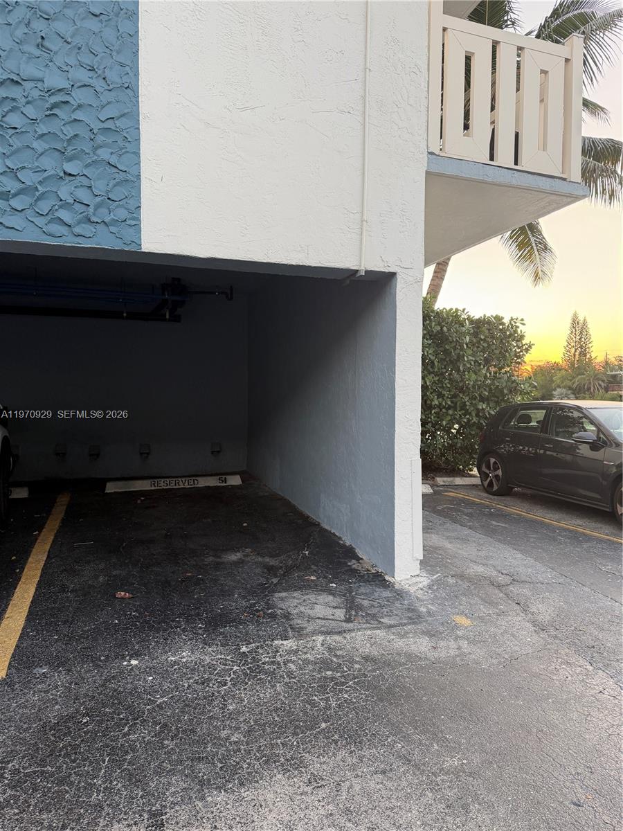 7900 Tatum Waterway Dr #506 Miami Beach, FL 33141