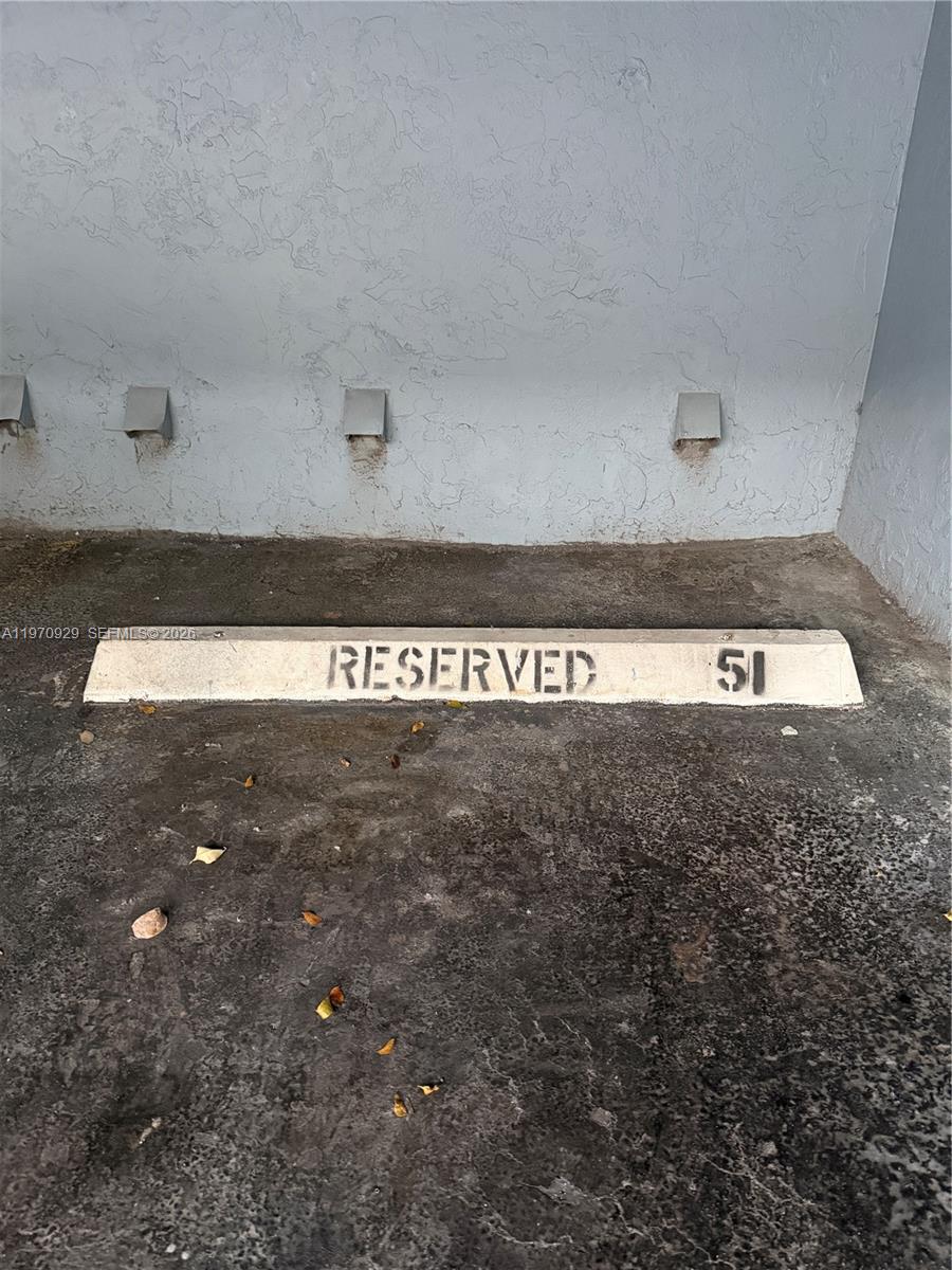 7900 Tatum Waterway Dr #506 Miami Beach, FL 33141