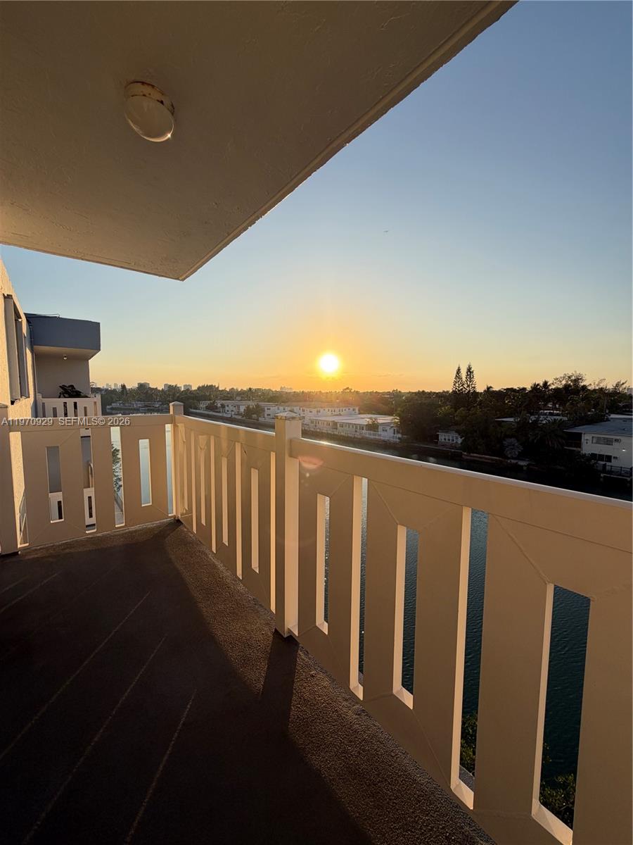 7900 Tatum Waterway Dr #506 Miami Beach, FL 33141