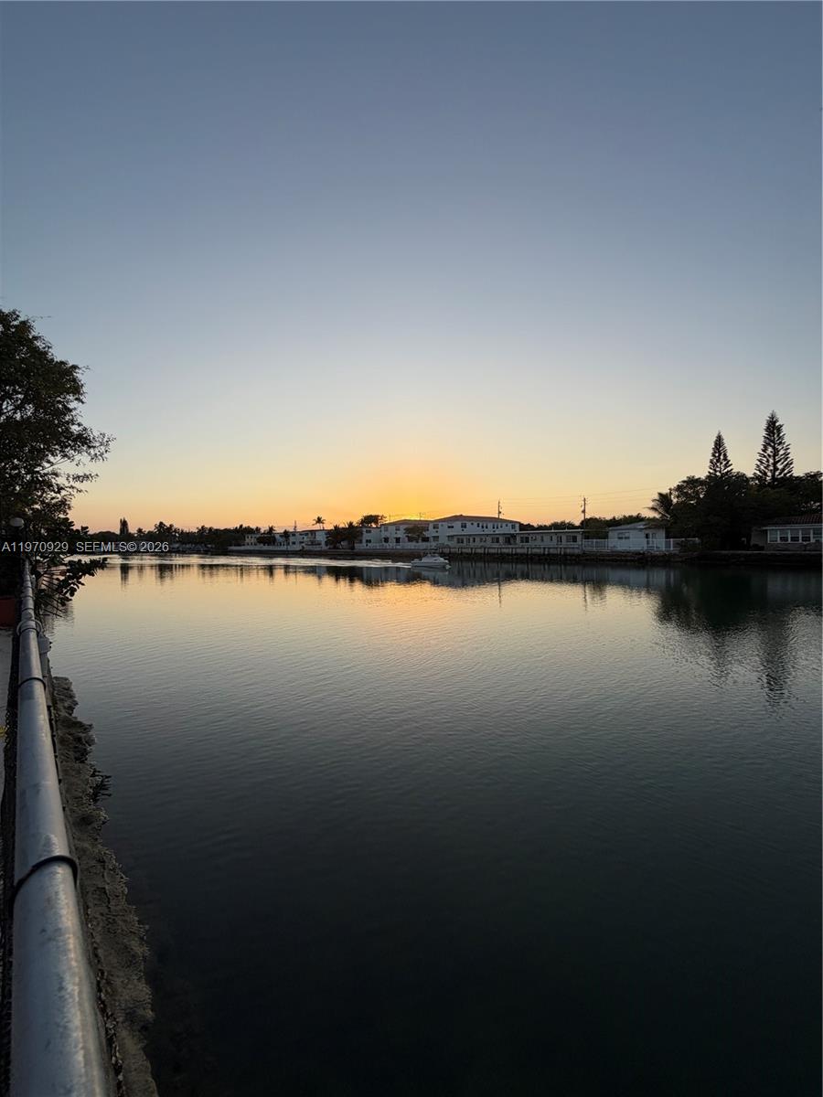 7900 Tatum Waterway Dr #506 Miami Beach, FL 33141