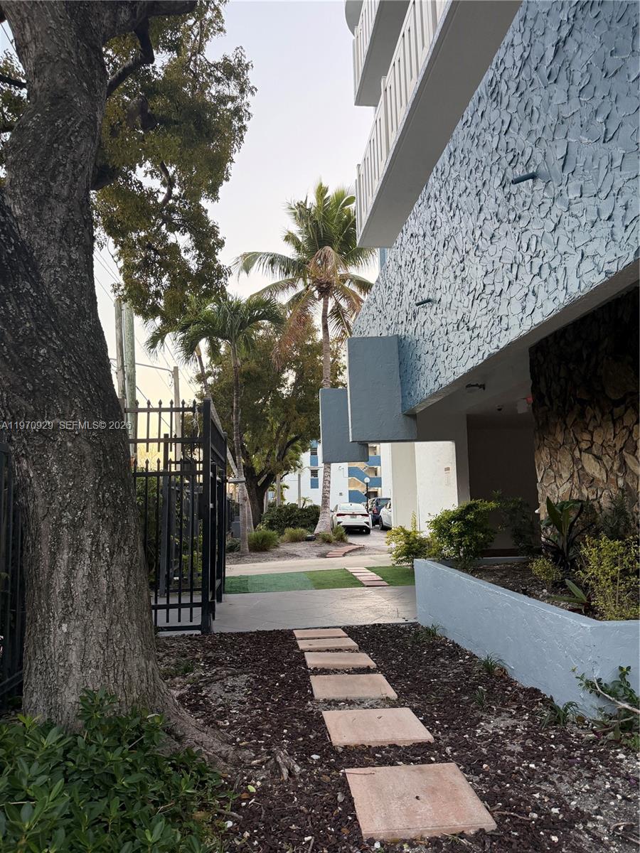 7900 Tatum Waterway Dr #506 Miami Beach, FL 33141