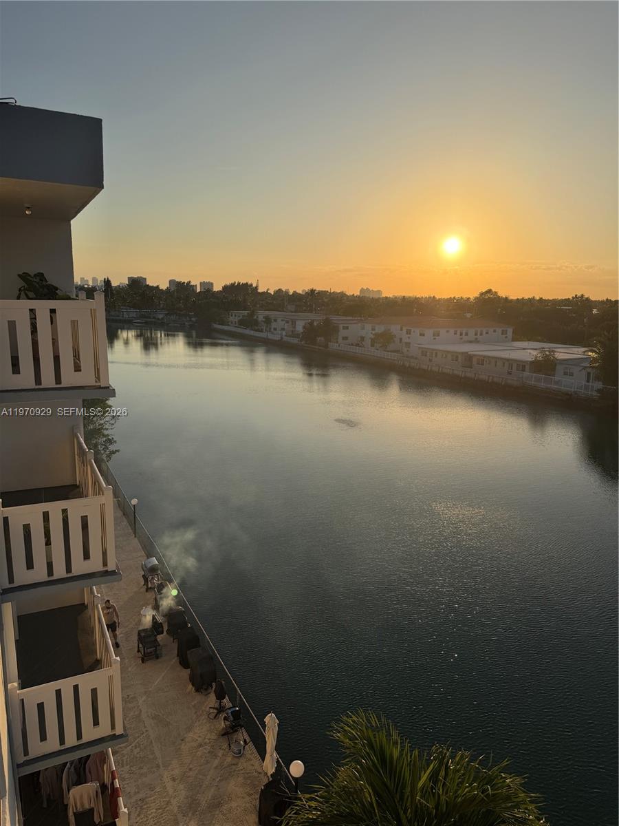 7900 Tatum Waterway Dr #506 Miami Beach, FL 33141