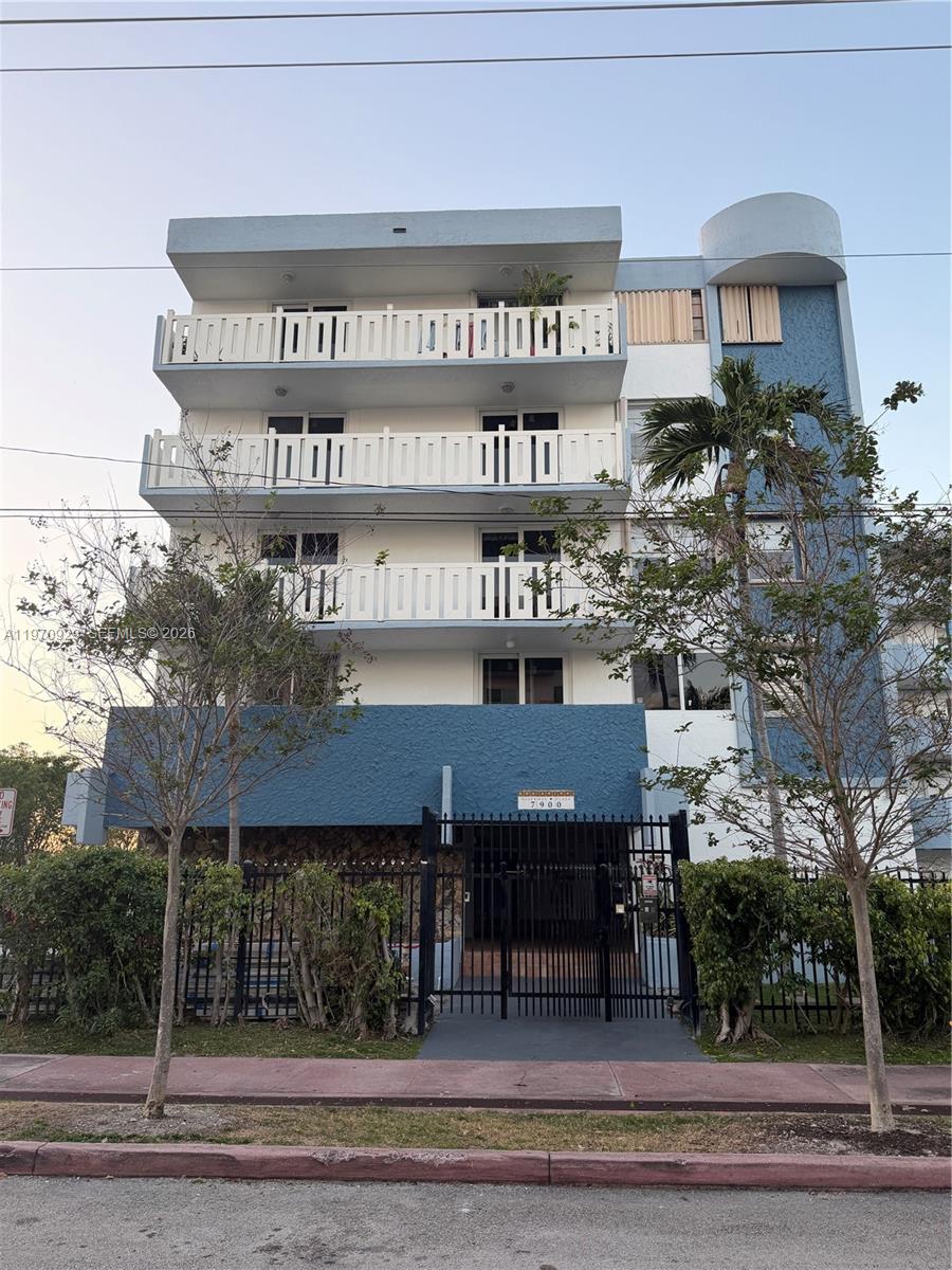7900 Tatum Waterway Dr #506 Miami Beach, FL 33141