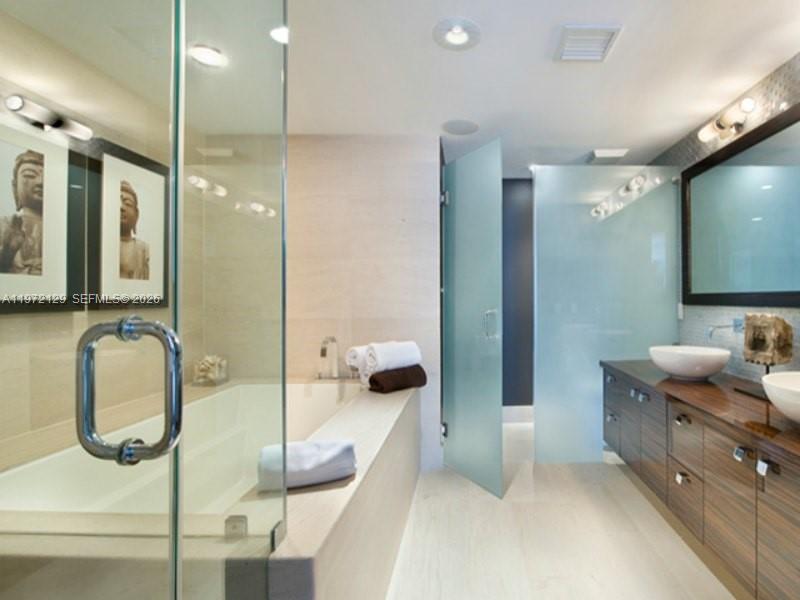 5875 Collins Ave #1008 Miami Beach, FL 33140