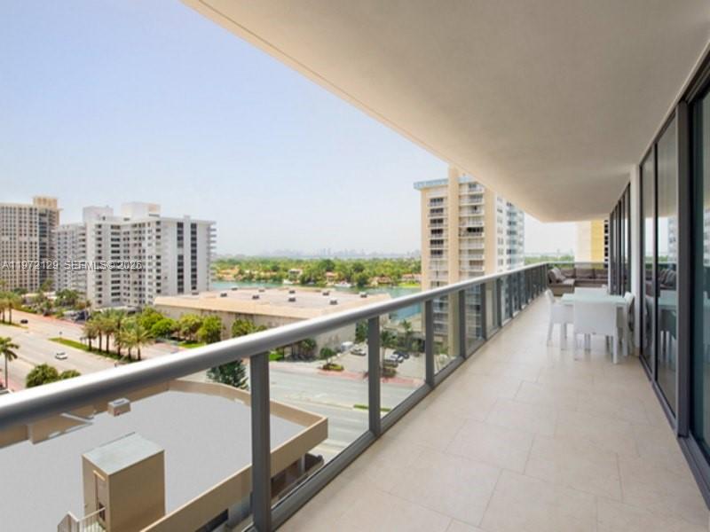 5875 Collins Ave #1008 Miami Beach, FL 33140