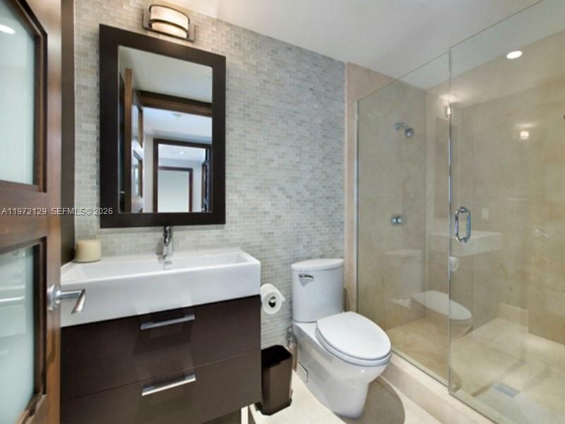 5875 Collins Ave #1008 Miami Beach, FL 33140