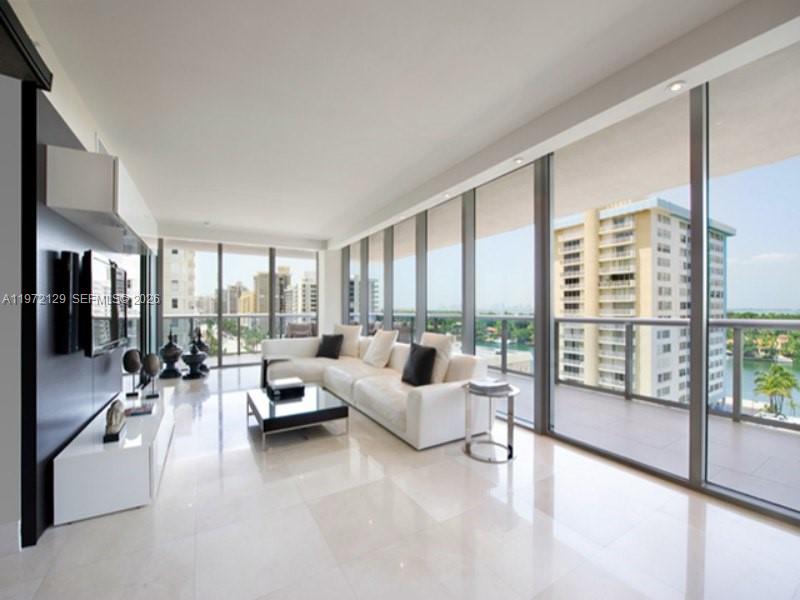 5875 Collins Ave #1008 Miami Beach, FL 33140