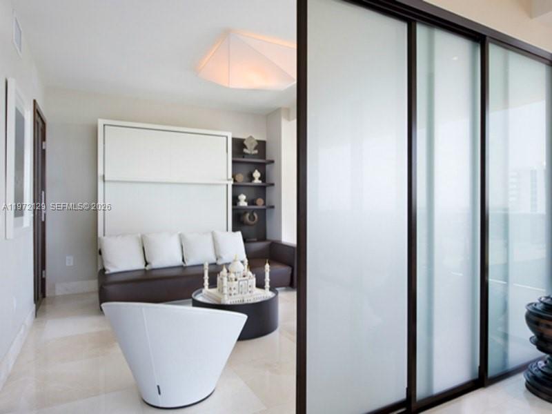 5875 Collins Ave #1008 Miami Beach, FL 33140